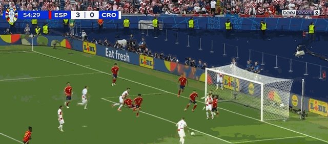 1718471871642025506.gif 门前混战.gif